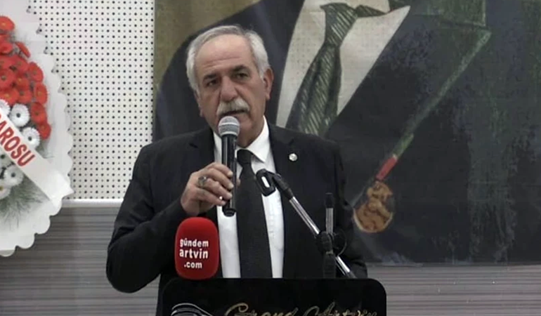 Cumali Durmuş'tan Erdoğan'a: Heykeli dikilsin istiyor, senin biblonu dikmez bu millet!