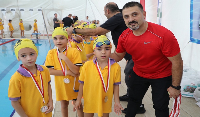 Cumhuriyet Bayramı Yüzme Yarışları büyük heyecana sahne oldu!