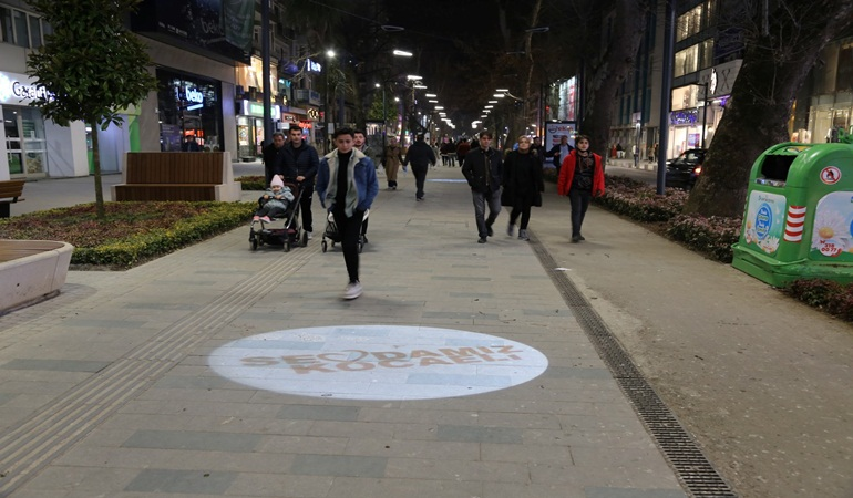 Cumhuriyet Bulvarına özel projektör sistemi