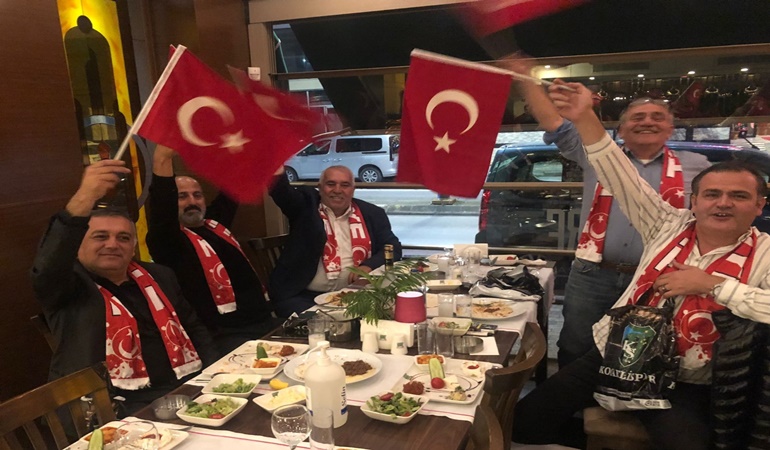 Cumhuriyet, Eski Dostlar’ı coşturdu