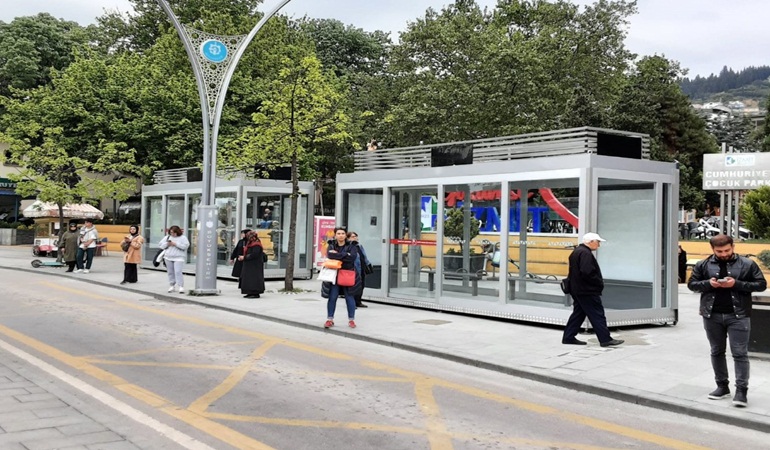 Cumhuriyet Parkına klimalı modern durak