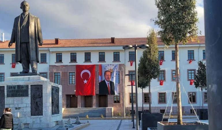 Cumhuriyetin 102. yılında Erdoğan'a yer var, Atatürk'e yok!
