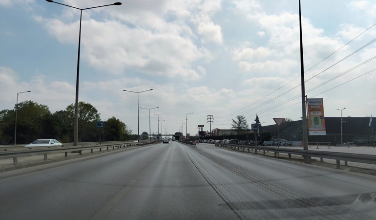 D-100 karayolunda şerit çizgileri silindi