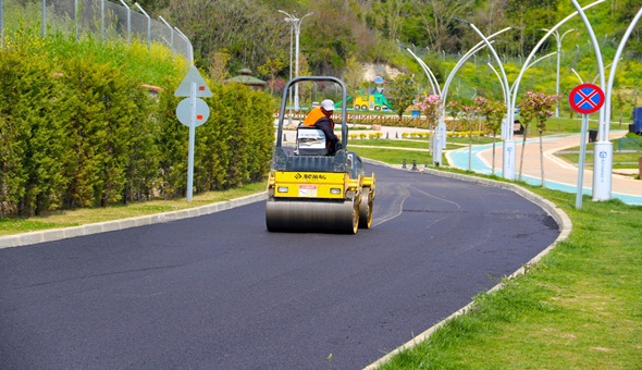 Darıca Sahil Parkı’nın yolları uçak pisti gibi oluyor