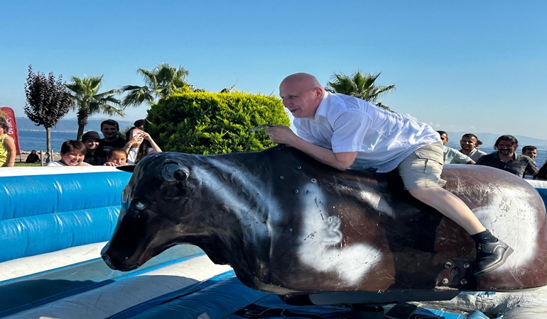 Darıca sahilinde babalar ve çocukları yarıştı