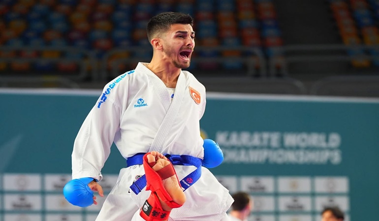 Darıcalı Eray Şamdan, karatede Dünya Şampiyonu oldu
