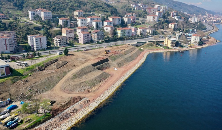 Değirmendere-Halıdere sahil düzenlemesi hızla devam ediyor