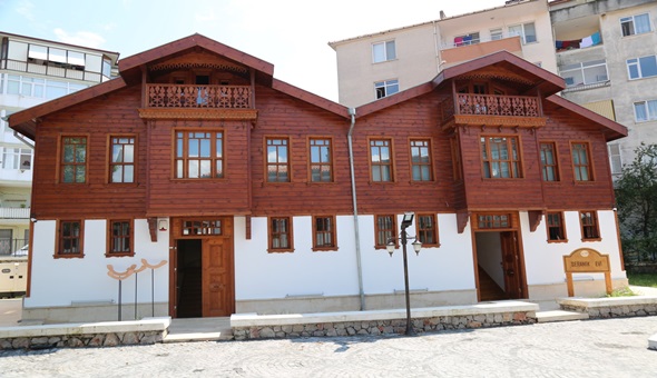 Değirmendere tarihi Yalı Evleri ziyaretçi akınına uğruyor