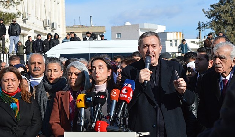 DEM'li Bakırhan'dan Bahçeli'ye: Sana mı soracağız kimin kimi temsil ettiğini?