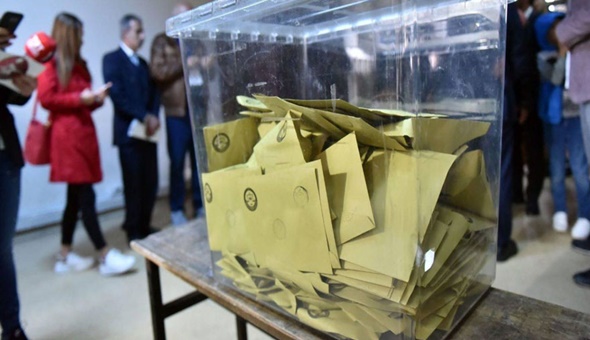 Demek ki sandık geliyor