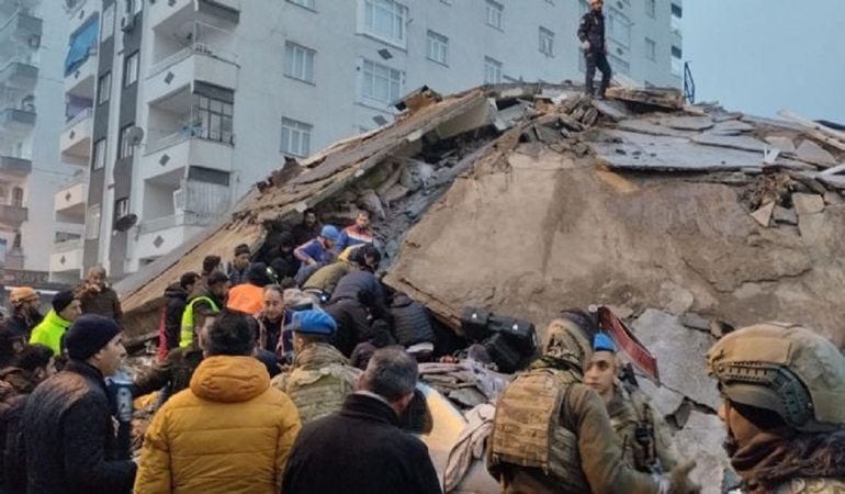 Deprem 130 atom bombası gücünde