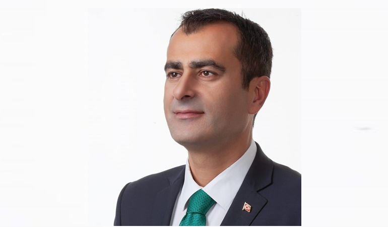 Derince adayı İbrahim Şirin beyannamesini açıklıyor