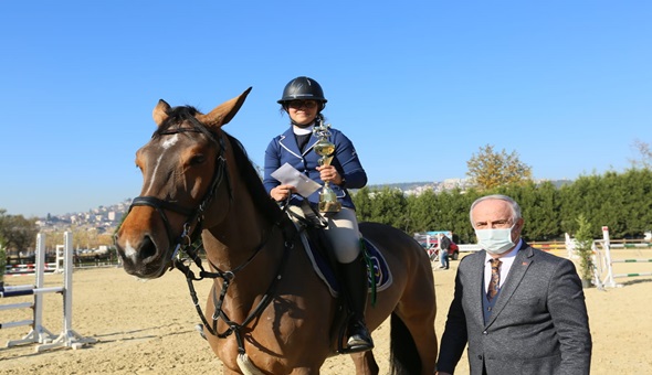 Derince Belediye Başkanlığı Kupası’nda Derin Güneş birinci