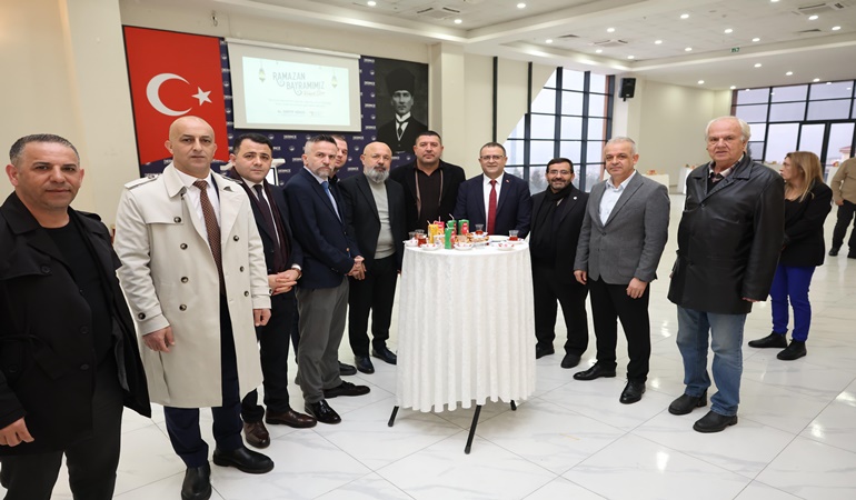 Derince’de bayramlaşma törenine yoğun katılım