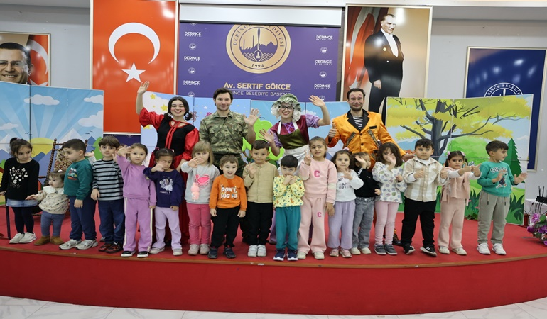 Derince’de Çocuk Hakları Günü’nde eğlendirirken öğreten etkinlik