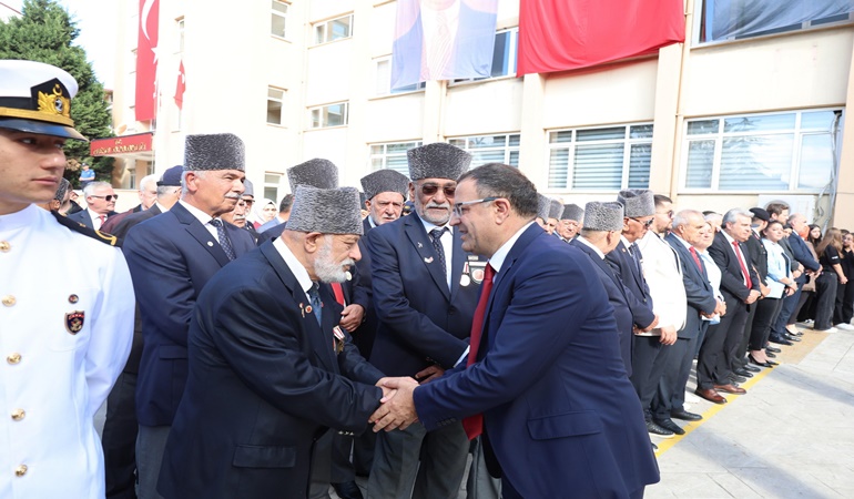 Derince’de Gaziler Günü iki ayrı törenle kutlandı
