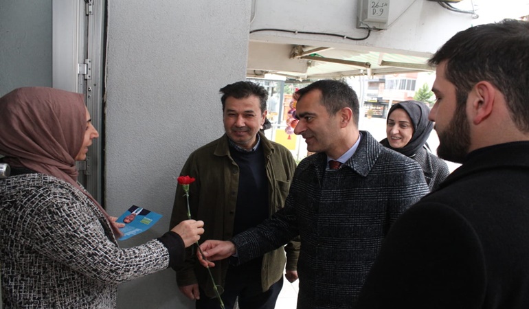 Derince’de İbrahim Şirin, vatandaş ve esnaflarla iç içe