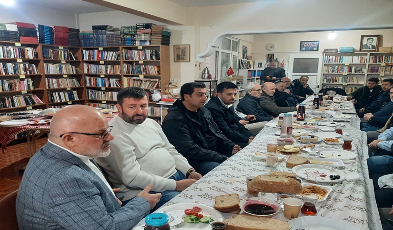 Derince’de marketçiler kahvaltı sofrasında buluştu