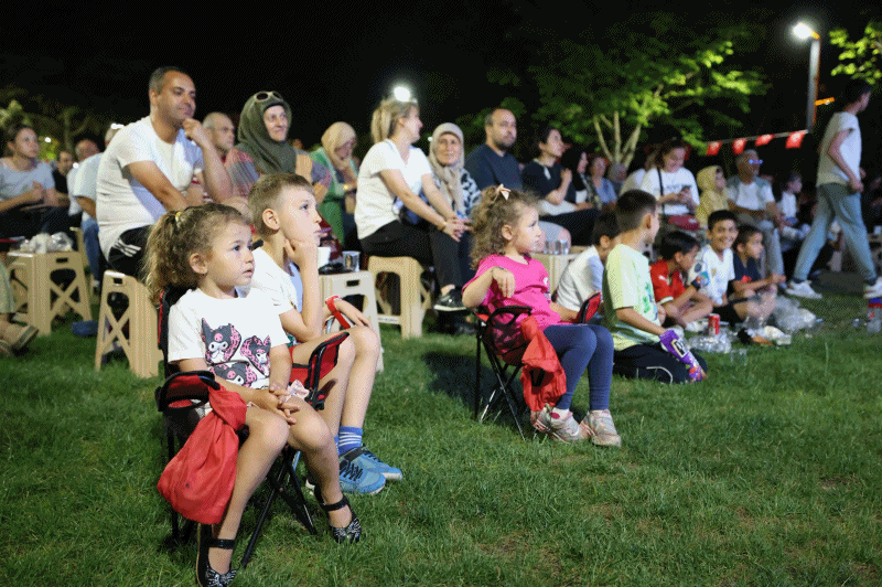 Derince’de Yaz Sinema Günleri Hababam Sınıfı ile başladı