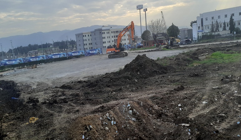 Derince’de yeni hastane binası için kollar sıvandı