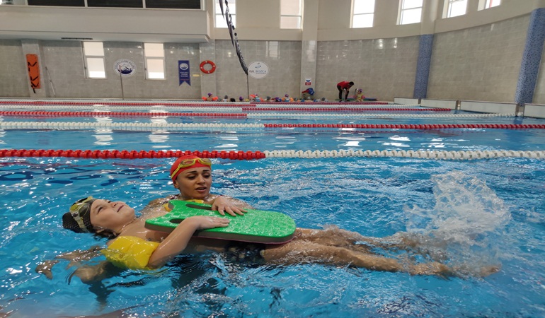 Derince’de yüzme bilmeyen çocuk kalmayacak