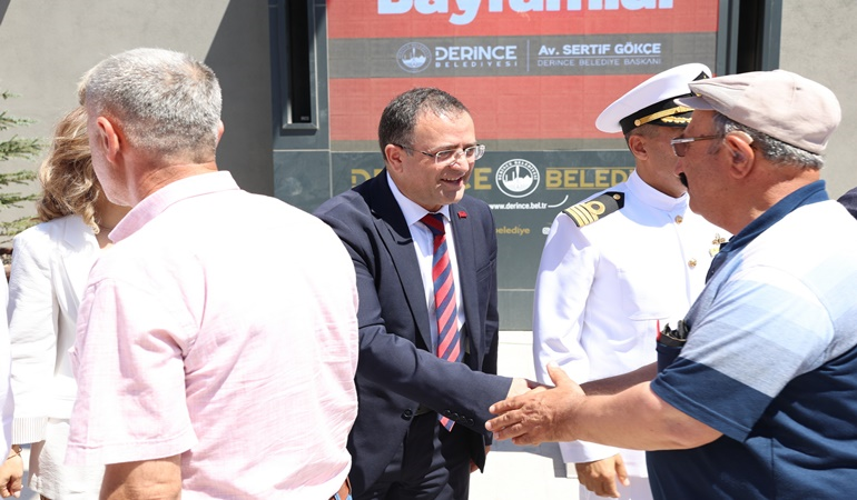 Derince’deki bayramlaşmaya yoğun katılım