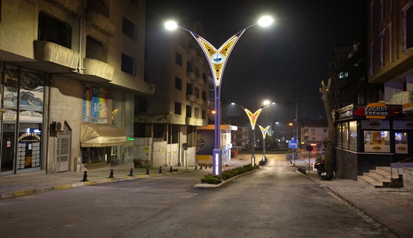 Derince’nin caddeleri ışıl ışıl