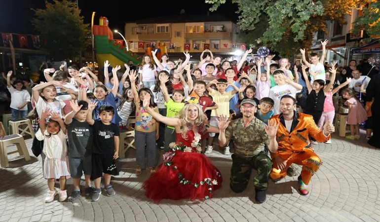 Derince’nin mahallelerinde şenlik var!