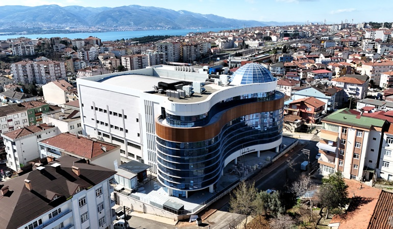 Derince’nin yeni hizmet binasında son rötuşlar 