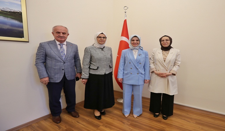 Derince’ye 5 vizyon proje daha geliyor