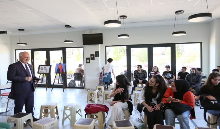 Derinceli gençlere sınav öncesi seminer