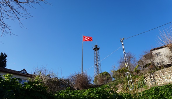 Dev bayrak İzmit semalarında tekrar dalgalanmaya başladı