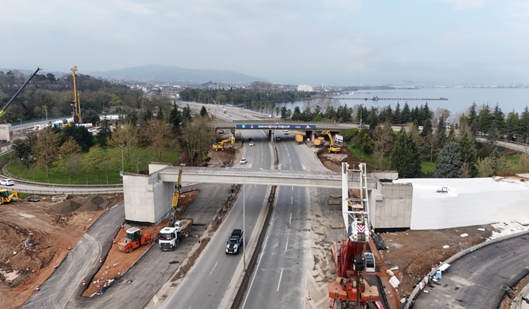 Dev kirişler 9 saatte yerleştirildi 