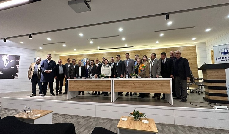 Deva Partisi Kocaeli Teşkilatı'ndan Bandırma'da gövde gösterisi