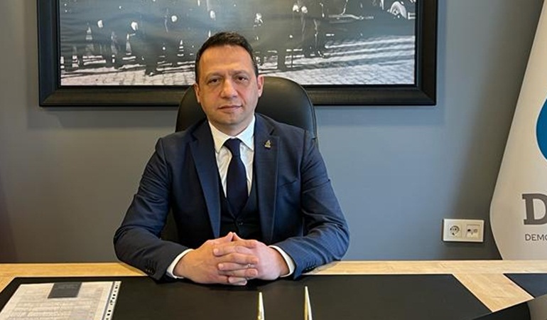 DEVA Partisi’nde bayrak teslimi