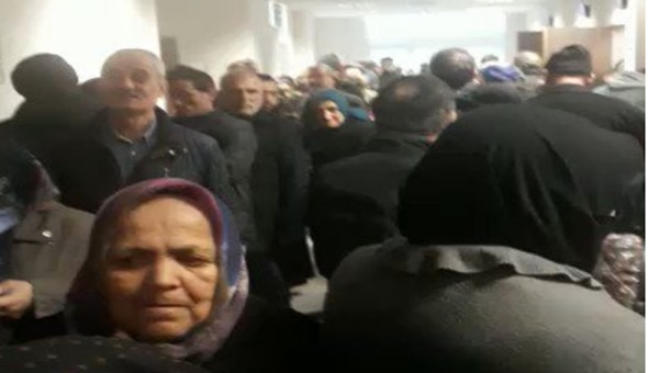 Devlet Hastanesi'nde vatandaşı isyan ettiren kuyruk
