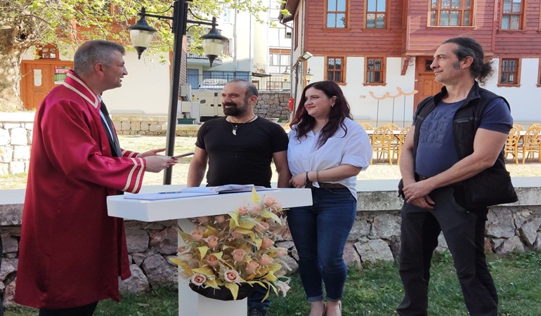 Devlet sanatçısı Gölcük’te dünya evine girdi