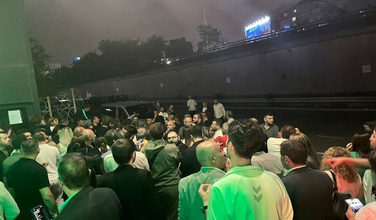 Devleti yönetmek polisle vatandaşı karşı karşıya getirmek mi dedirten görüntüler