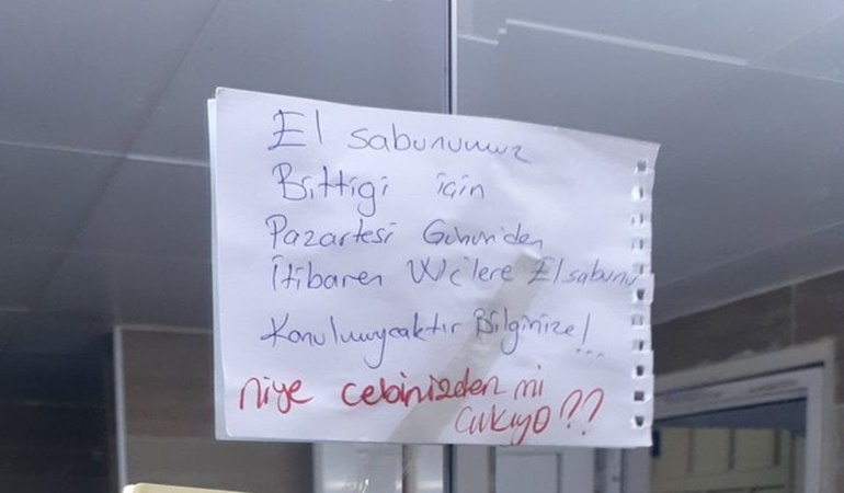 Devletin yurdundaki tuvalete sabun yok yazısı astılar!