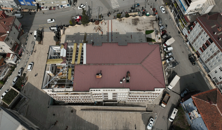 Dilovası Belediye binası yıkılıyor