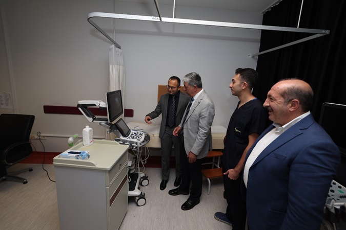 Dilovası Belediyesi, Devlet Hastanesi’ne ultrason cihazı hibe etti