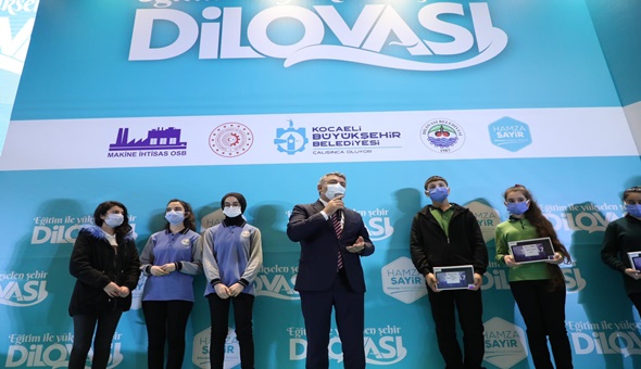 Dilovası Belediyesi’nden öğrencilere 10 bin tablet!