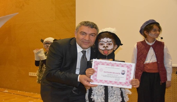 Dilovası Belediyesi’nden öğrencilere karne hediyesi