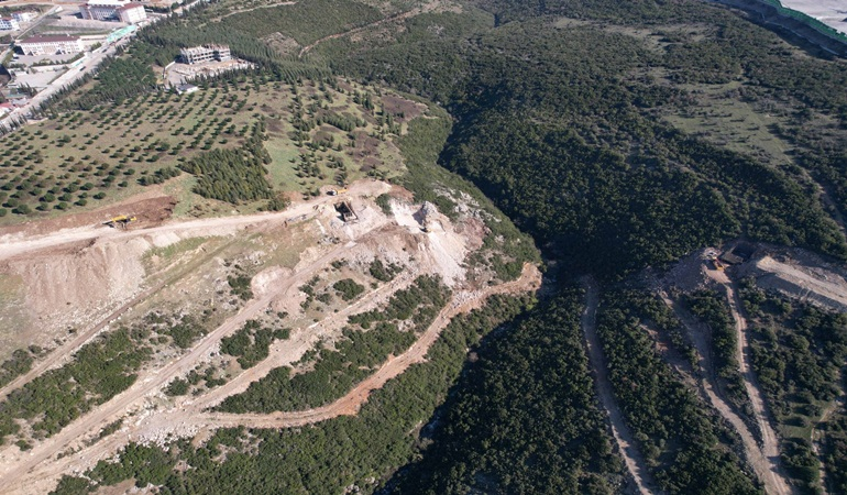 Dilovası Devlet Hastanesi’ne ulaşımı sağlayacak viyadüğün ayaklarına başlandı