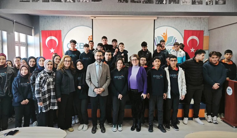 Dilovası İlçe Müftüsü İbrahim Köç, lise öğrencileriyle bir araya geldi 