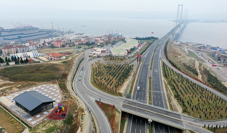 Dilovası’na köprü manzaralı seyir terası