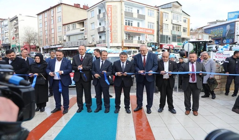 Dilovası'na öz kaynaklarla 16 yeni hizmet aracı