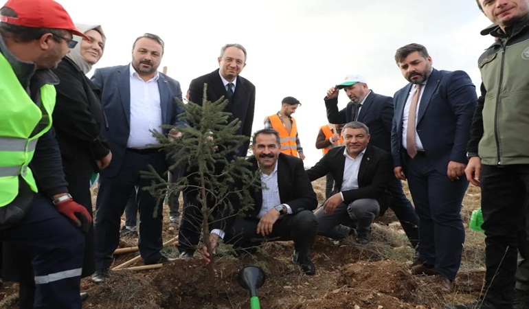 Dilovası’nda 2 bin 500 fidan toprakla buluştu