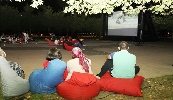 Dilovası’nda açık hava sinema keyfi 