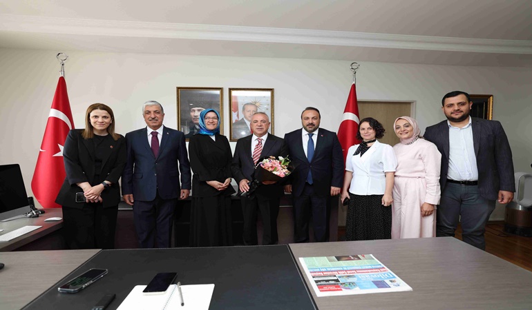 Dilovası’nda AKP’lilerden yeni kaymakama hayırlı olsun ziyareti